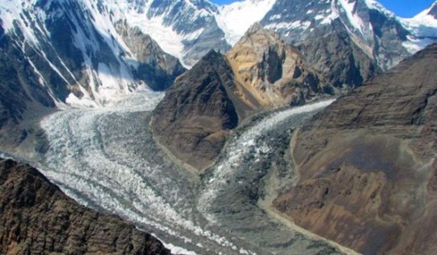 Nobel mukofotining lauerati Aleksey Olegovich Kokorin, biz bilan suhbatda iqlim o‘zgarishi endi faraziy tahdid emas, balki inson faoliyati,  xususan, issiqxona gazlari chiqindilari va ekotizimlarning buzilishi natijasida yuzaga kelgan real va kuchayib borayotgan inqirozi ekanligini ta'kidladi.