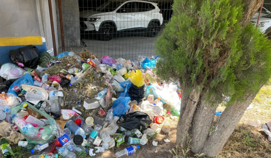 Chiqindi – bu faqat yerga tashlangan shisha yoki paket emas. Bu odamlarning madaniyati, e’tibori va mas’uliyatidan darak beruvchi ko‘zgudir. Achinarlisi, biz bu ko‘zguda o‘zimizga qarashni istamaymiz. Achchiq bo‘lsa ham, haqiqat shuki, hozirgi kunda har kim chiqindini o‘z uyidan nari, ko‘chaga yoki boshqa hududga tashlab, o‘zini “pok” deb hisoblaydi. Ammo ifloslik ko‘chada emas – u bizning ongimizda, o‘zgarishga bo‘lgan loqayd munosabatimizda.
