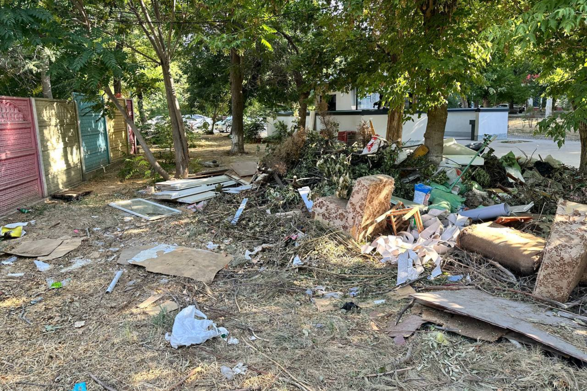 Residents of Shahriabad neighborhood demand solution to illegal landfill problem