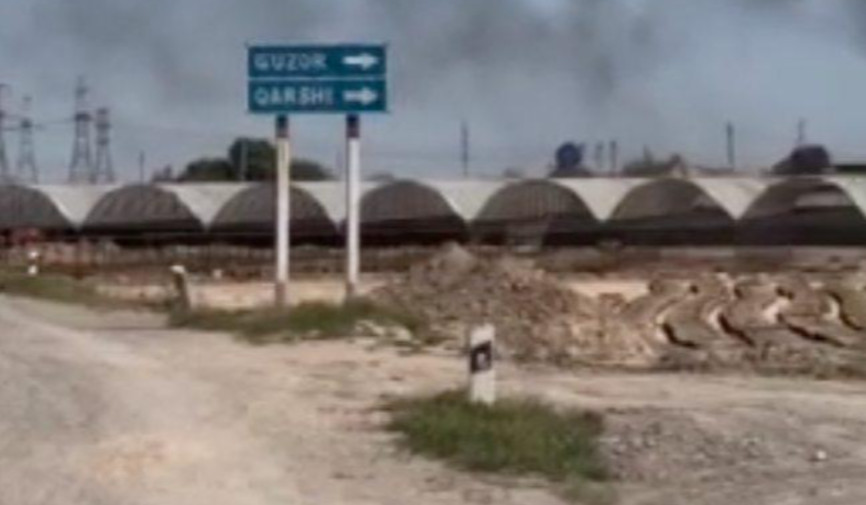 Qashqadaryo viloyati Qarshi tumanidagi Qoratepa hududida joylashgan g‘isht zavodlarining noqonuniy faoliyati yillar davomida jiddiy ekologik muammolarni keltirib chiqarmoqda.